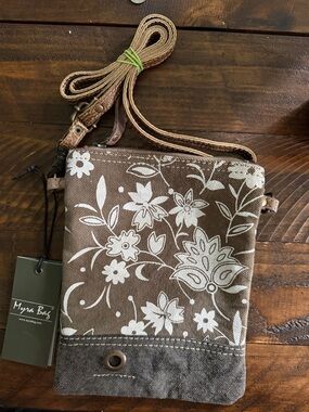 Myra Crossbody
